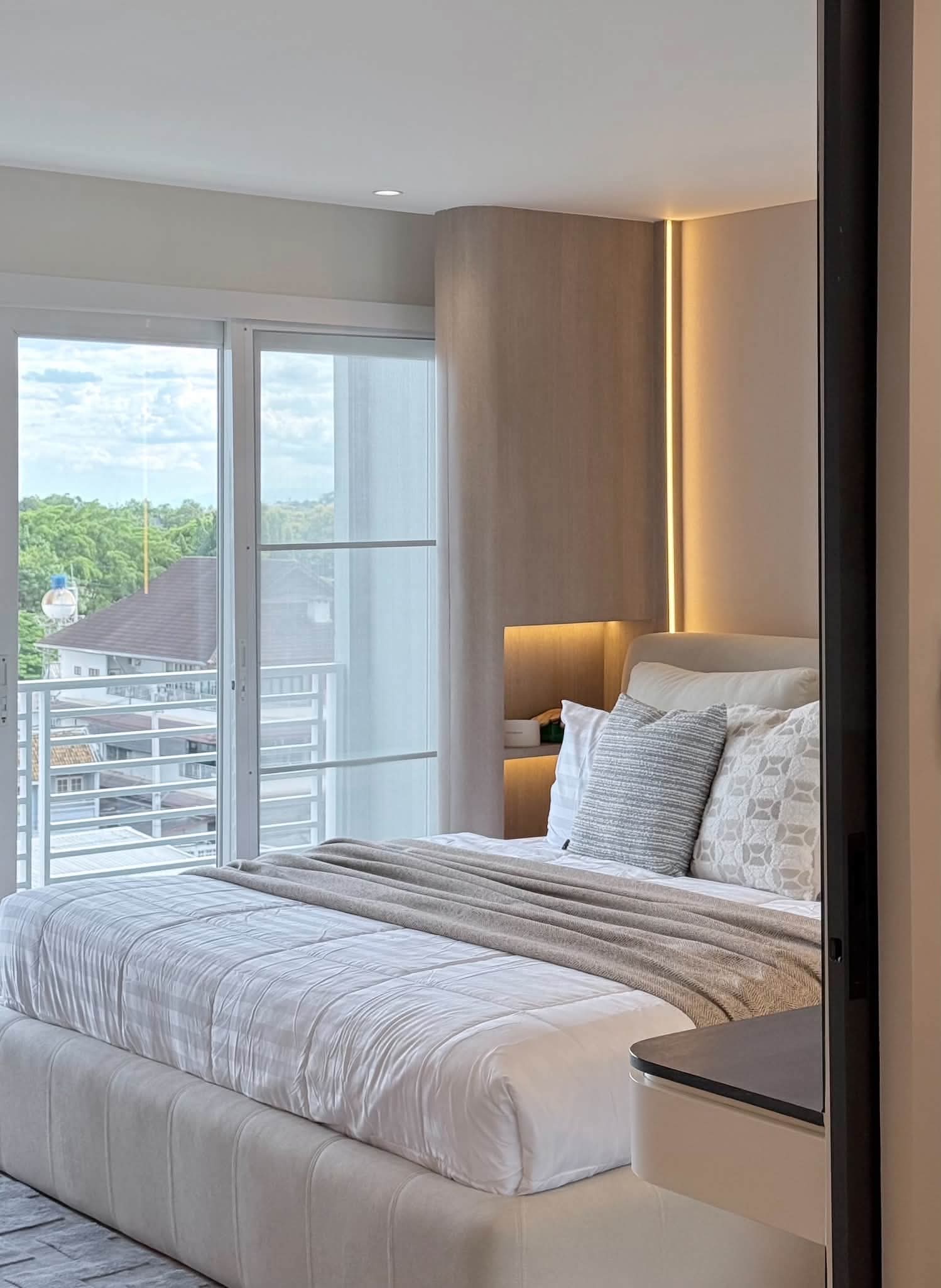 CS 006 bedroom