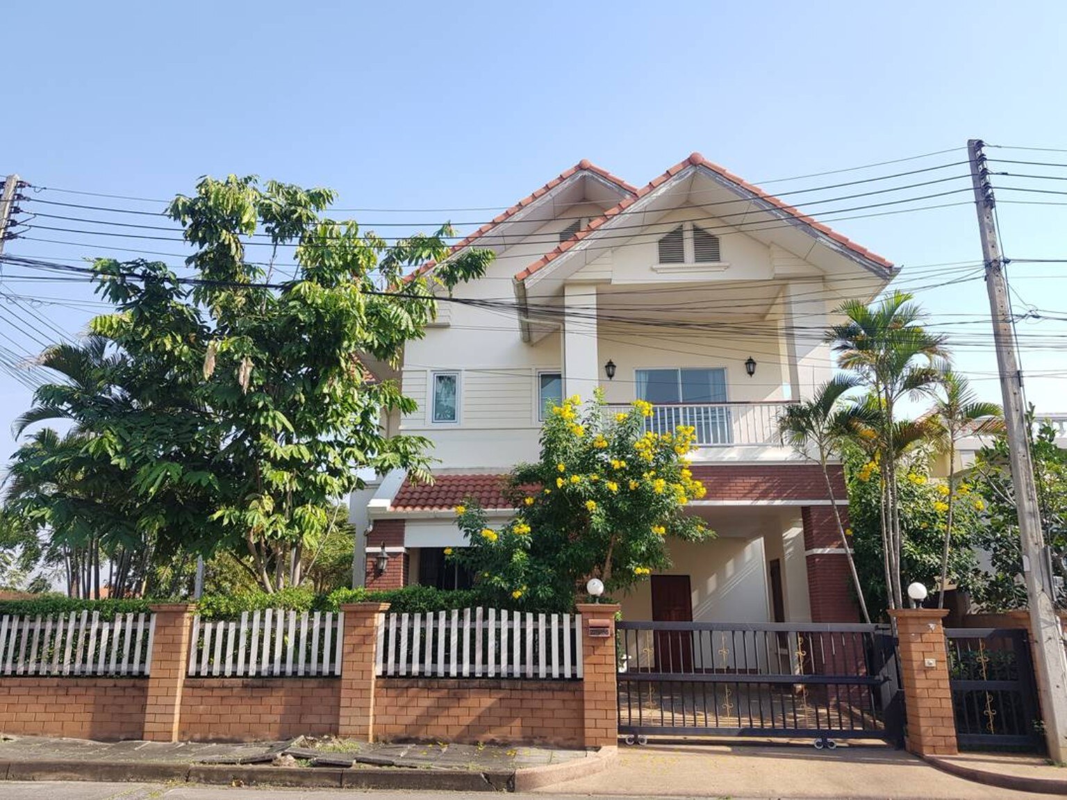 Detached Corner Home in Lanna Tara