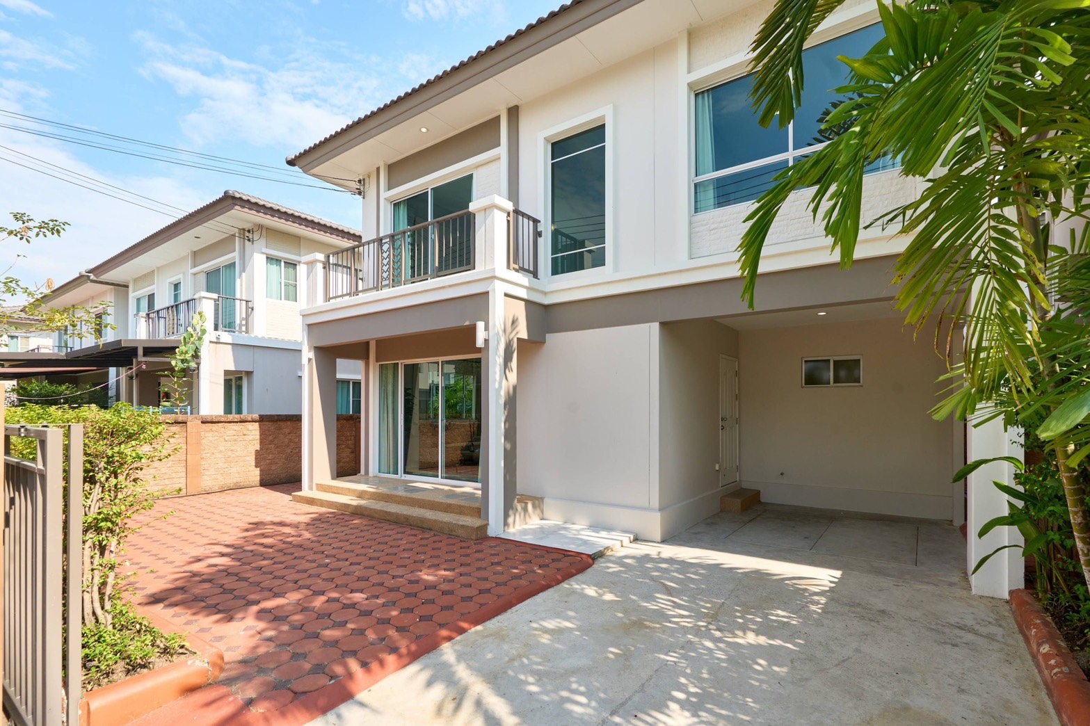 HR 037 · HR 037  A fully furnished 2-storey Modern Contemporary home · สันกำแพง เชียงใหม่ · ภาพที่ 4